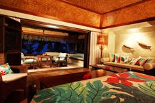 Pacific Resort Aitutaki - Beachfront Bungalow interior 