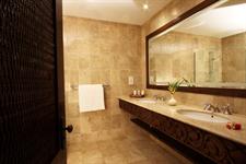 Pacific Resort Aitutaki - Premium Beachfront Bungalow Bathroom 